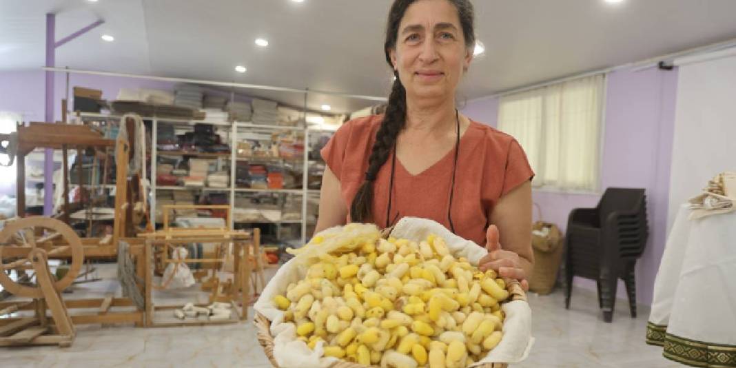 Depremde kaybetti, bir avuç yumurtayla devam etti! Hepsine gözü gibi bakıyor: Bir tür onun sayesinde devam ediyor 3